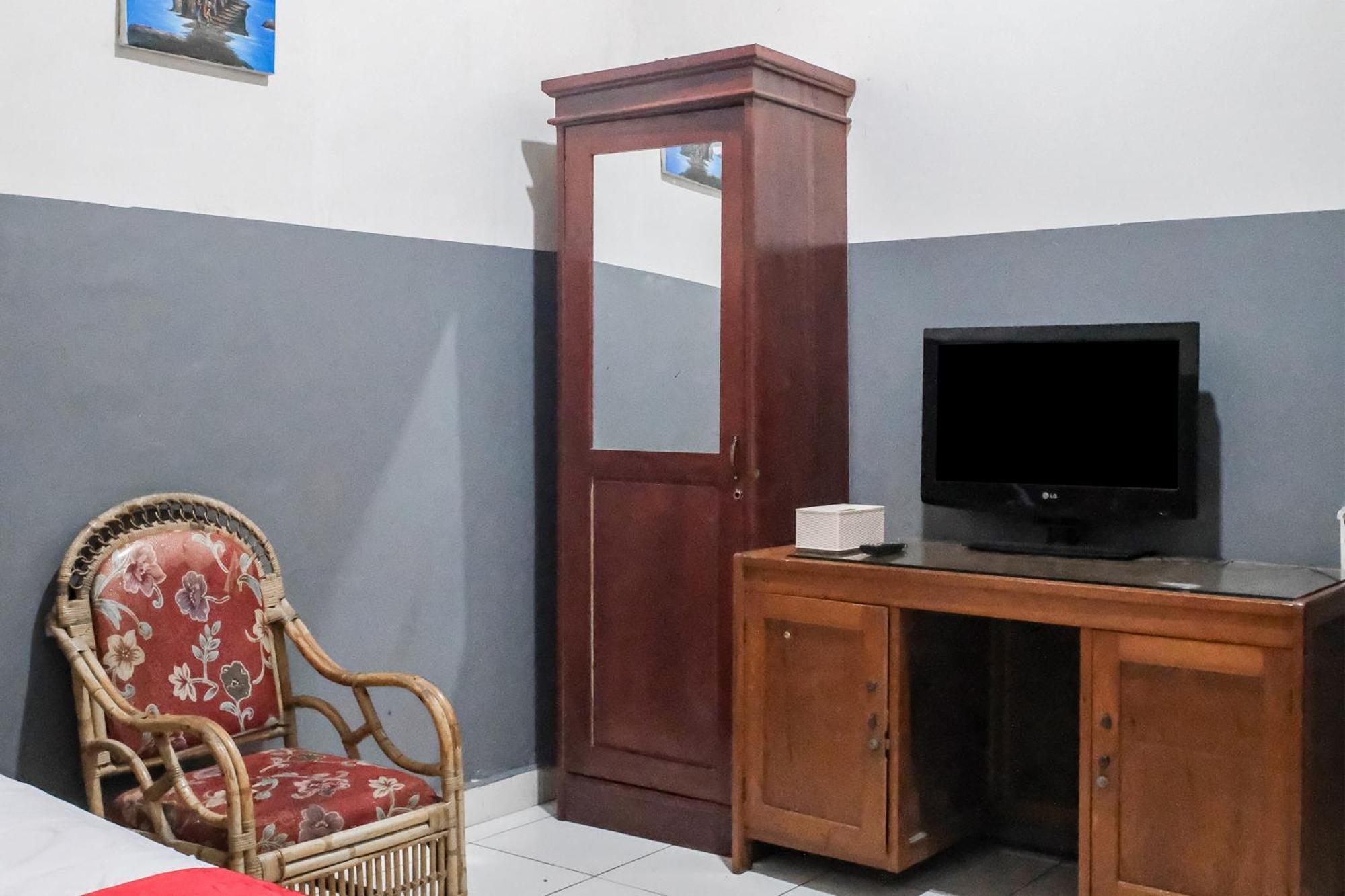 Oyo 93117 Penginapan Tiga Dara Jaya Pura Eksteriør bilde