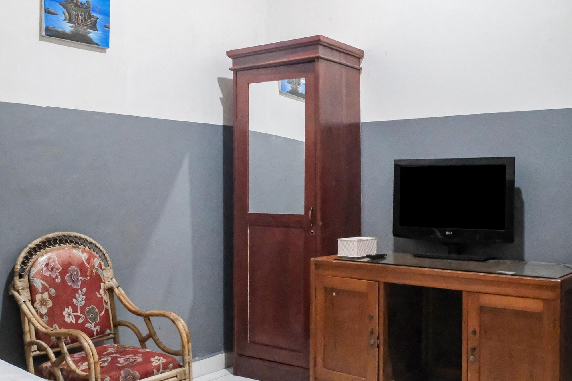 Oyo 93117 Penginapan Tiga Dara Jaya Pura Eksteriør bilde